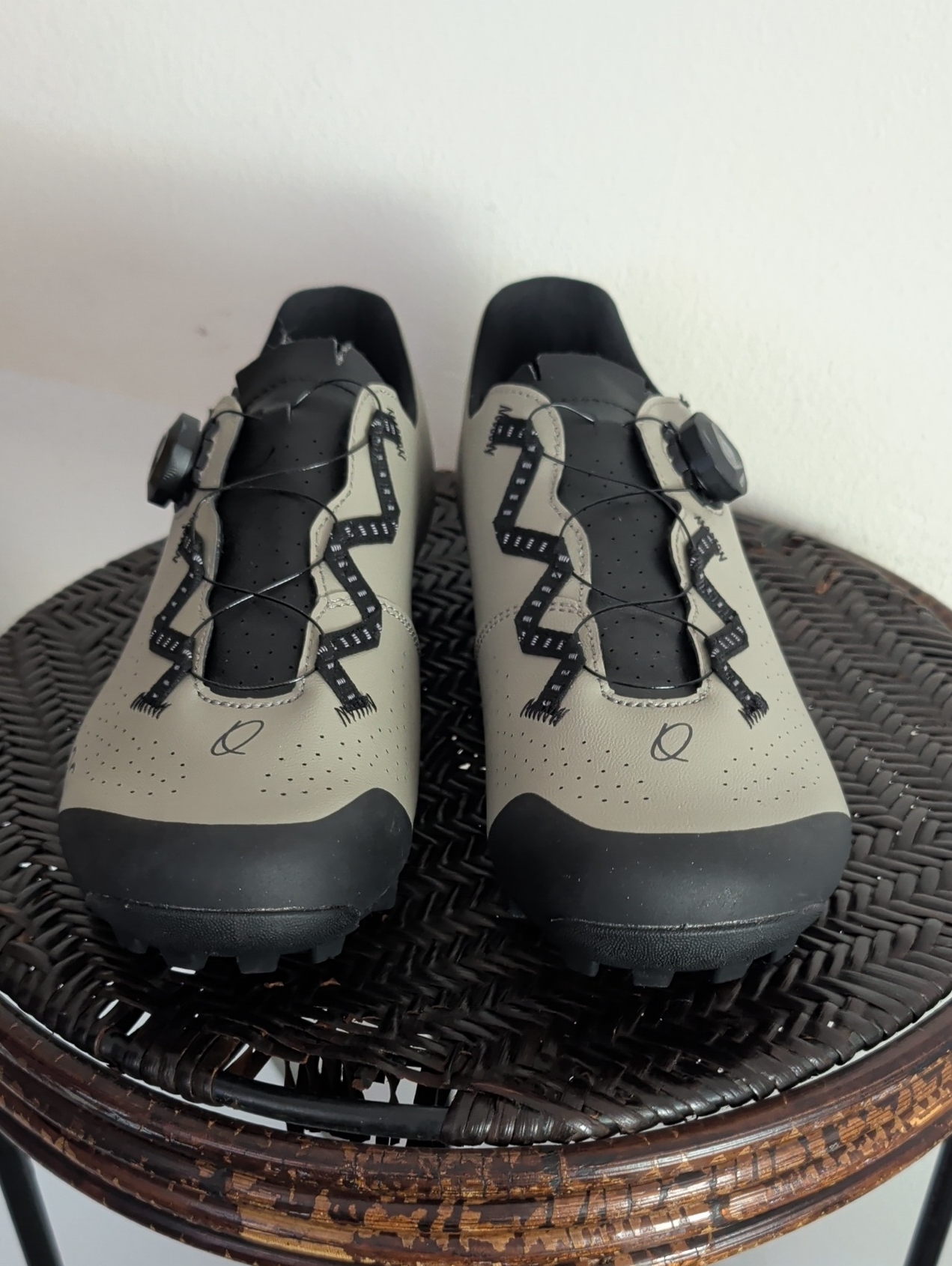 Quoc Escape Off-Road Cycling Shoes Left Shoe Sz 45 Right Shoe Size 44 — image 8 of 8